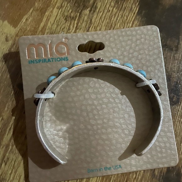 Mia collection silver blue bracelet NWT - Picture 3 of 5